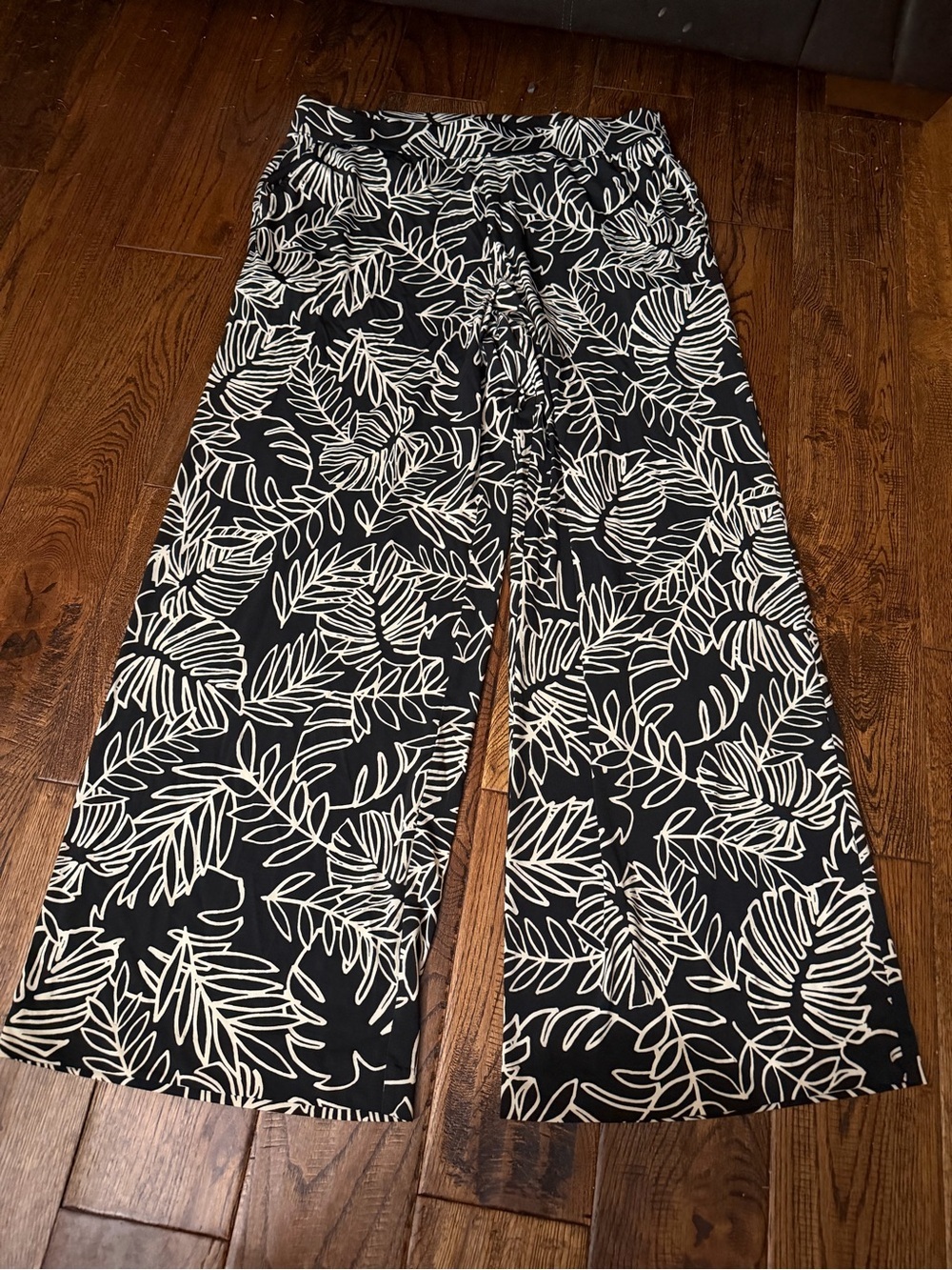 LANE BRYANT Black Wide Leg Pants with White Leaf Print Size 14/16